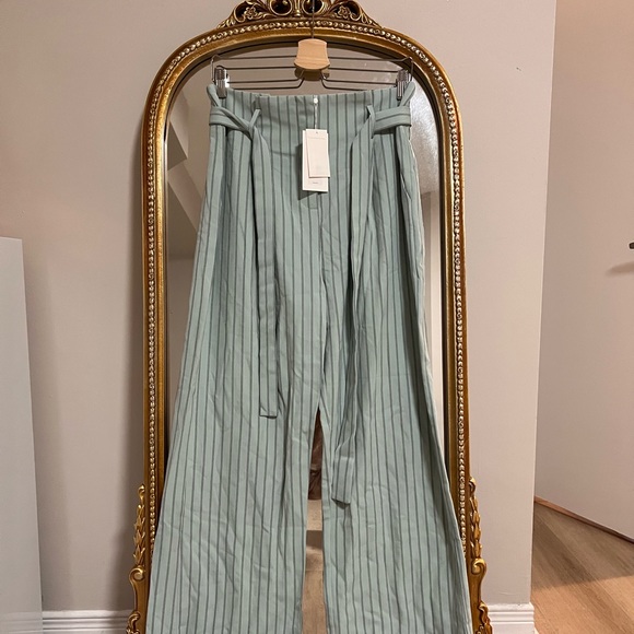 NWT - The perfect travel trouser or work trouser! - Picture 2 of 5